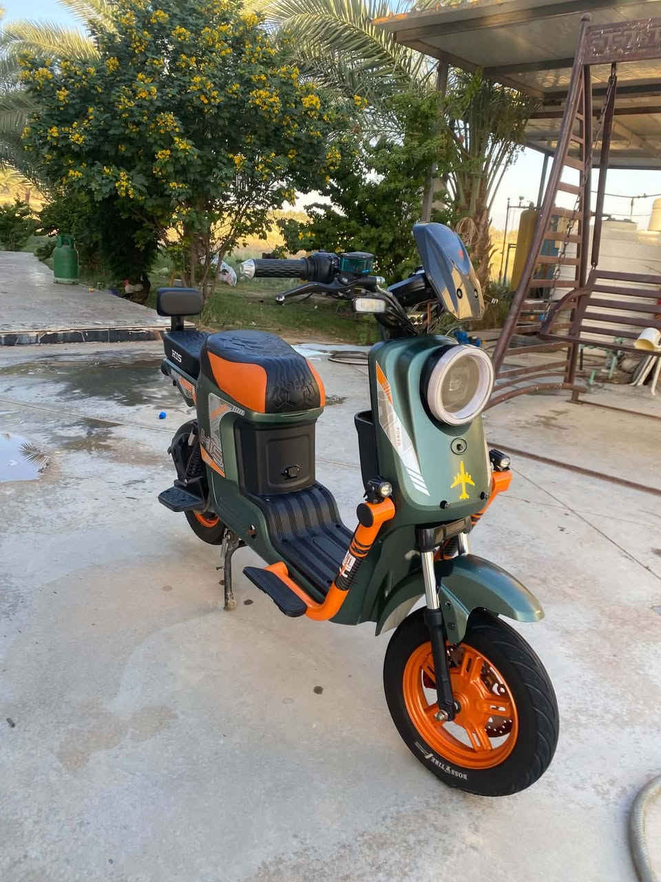 دراجة شحن H900مكفولة خمس بطاريات شحن خمس ساعات دبل اشارة اشارة يمين يسار دبلات شغالة  بريك دسكات امامي خلفي بصمة و سويج حساسات شغالة
التواصل و الاستفسار:***********
