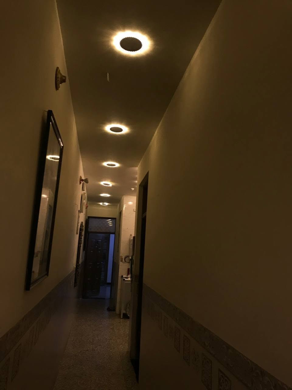 دارللبيع مساحه ثمانين متر واجه اربعه وربع نزال ثنين وعشرين
طابق ارضي غرفه وصاله وحمام ومطبخ وخدمات كامله طابق ثاني غرفتين وسويت كامله 
عنوان الشعب حي الصحه خلف جامع المرقع
واساب ***********اسعد ابوعلي
