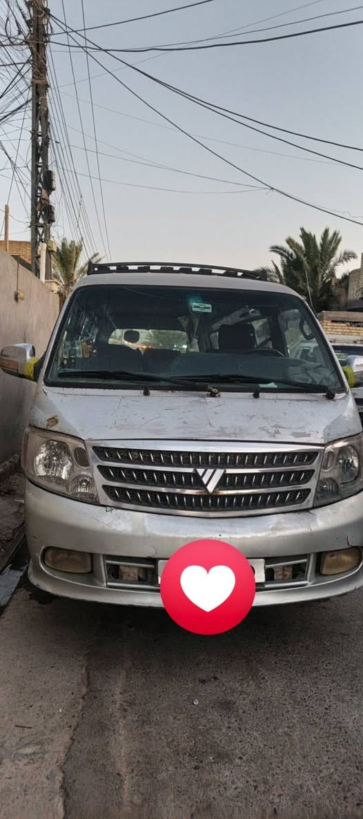 سلام عليكم فتون مديل،10،للبيع رقم بغداد سنويه لل28صاحبه يريد تحويل مكينه وكيل وكسن ودوشمه وكهربايات وصدر أمامي خلفي كله جديد سياره بلاديه سياره حلوه سعره 50وبيه مجال  عنوان بغداد الحسني المعامل رقم***********
