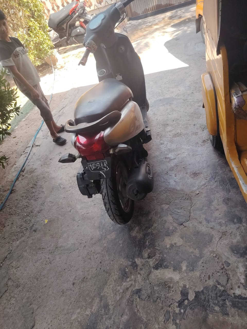 دراجه فله البيع دراجه مكينه مكفوله دراجه صرله اقل سنه نزله وراقه كامله وصل معرض موجود كهربائي كله شغله بيه بس البطانه مال تير خلفي نقص بس دراجه ختم واحد مكاني وره صيطره مال شعب *********** سعر ٦٥٠ اوبيه مجال شي بصيط
