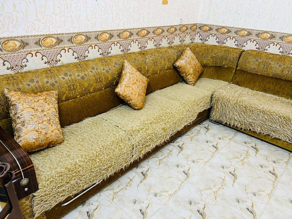ديوان نضيف مابي اي كسر ومرتب مع تخم طبلات 4صغير وواحد كبيره مكاني جلولاء السعر مع الطبلات 250
***********
