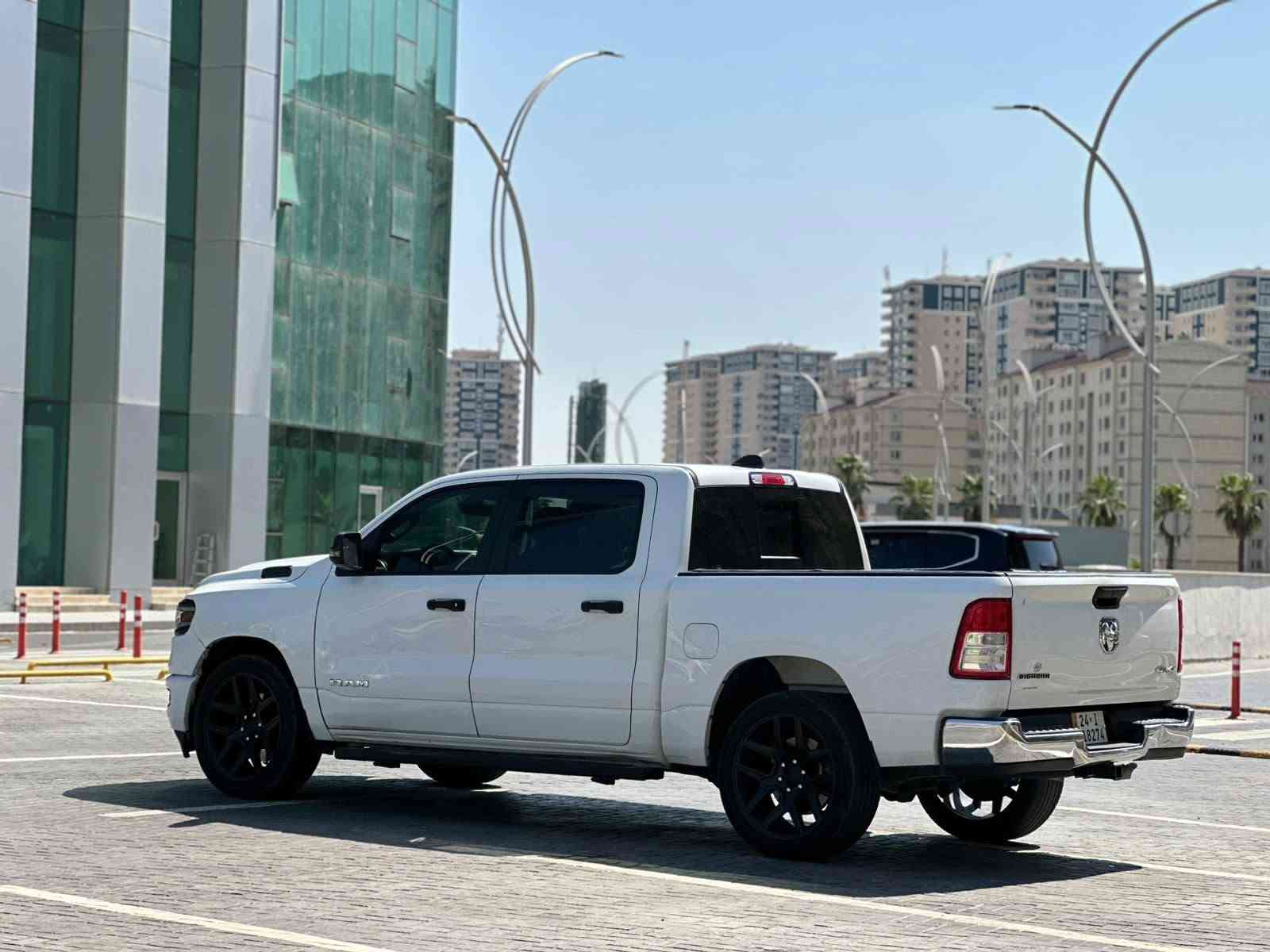 🔥 Dodge RAM 1500 موديل 2023 🔥
✅ محرك 3.6L V6 eTorque
✅ قير أوتوماتيك 8 سرعات
✅ دبل (4×4)
✅ بودي قصير – باب كبير (Crew Cab)
✅ بصمة تشغيل
✅ تشغيل عن بُعد
✅ شاشة لمس 8.4 إنش
✅ Apple CarPlay & Android Auto
✅ كاميرا خلفية
✅ مثبت سرعة
✅ حساسات خلفية
✅ جنوط ألمنيوم
✅ تحكم من المقود
✅ زجاج ومرايا كهربائية

حالة السيارة:
🔹 بدون إيرباكات
🔹 حافة بونيد
🔹 جاملغ
🔹 باب واحد صبغ

💰 السعر: 280 ورقة وبيه مجال وين من يعجبك افحص 
اتصال. ***********
واتساب. ***********
