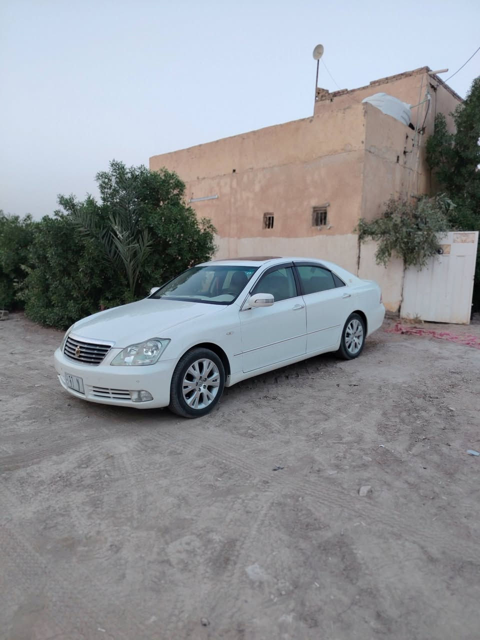 السلام عليكم شاهينه 2005 شاصي 82 مكفوله كفاله عامه من كلشي مواصفات فتحه 3دكم اربع بصمات ابواب رادار امامي  حساس امامي خلفي داخل بيجي السعر 150 وبيها مجال للاستفسار اتصل ***********
