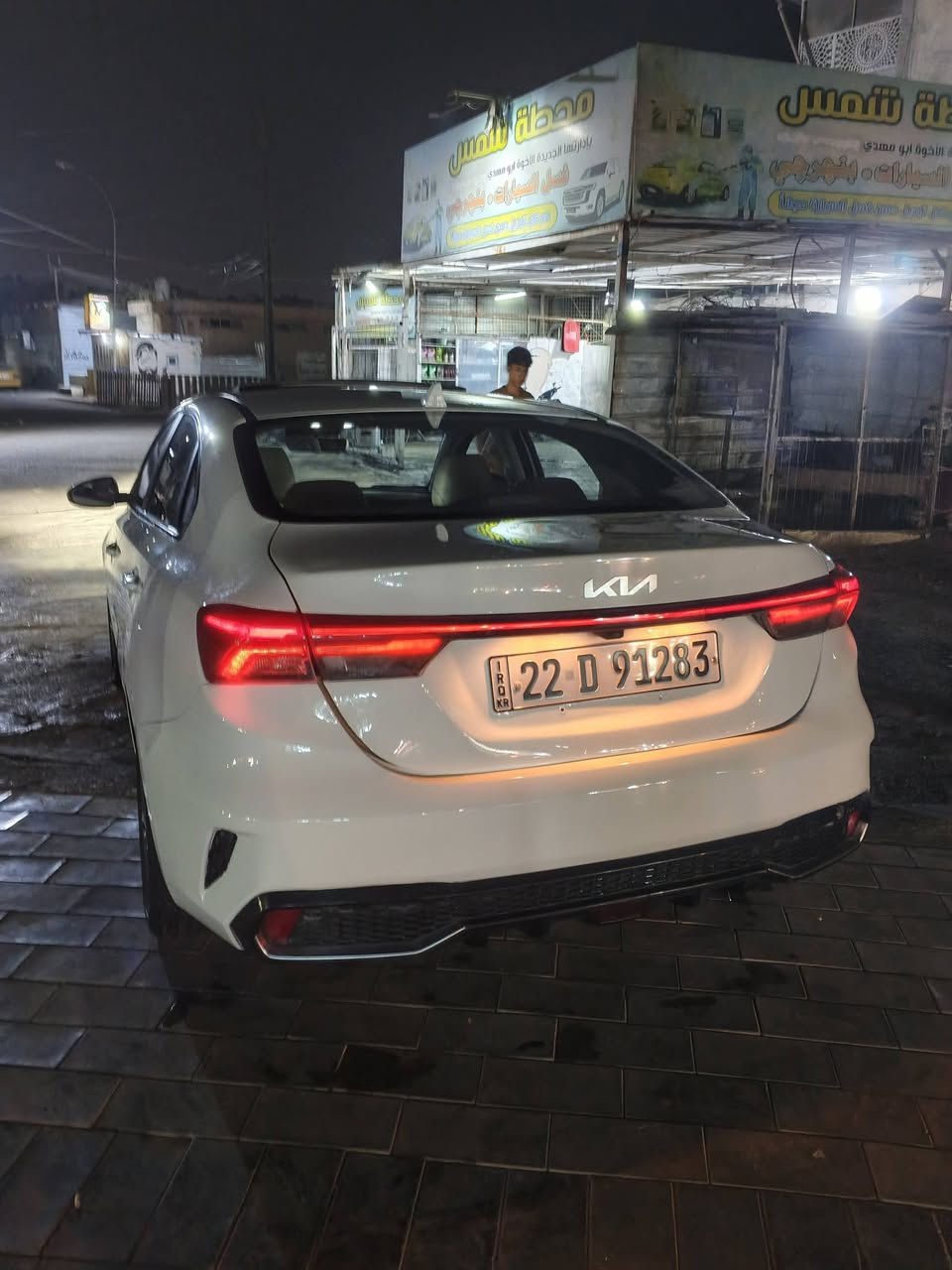 السلام عليكم kia (k3)
خليجي
موديل 22 سياره فول مواصفات محرك 1500 
مواصفات مثبت سرعة
اشاير مري 
فتحه سقف 
شاشه كار بلي
مواصفات معروفه 
سياره بيها باب وجاملغ مصلح هنا بلعراق 
تحويل مباشر 
السعر 125$ وبيها مجال بسيط حك الجيه
العنوان بغداد غير متواجد هنا 
*********** للاتصال
