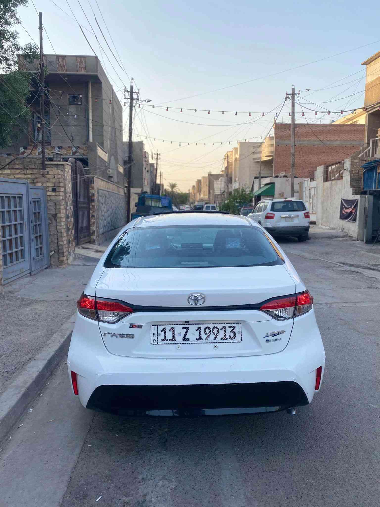 السلام عليكم كورولا شكل الأمريكي هايبرد السياره فول فول  مواصفات بدون اي نقص جاهزه موديل 2025 السياره مكفوله من صبغ وتبديل والحادث مكينه 1800 هايبرد بصمه فتحه فول مواصفات تخم تاير صدر أمامي خلفي كله جديد السياره مغلفه بالكامل عازل حراري السعر 147 وبيهه مجال العنوان بغداد حي الجهاد ‭***********‬
