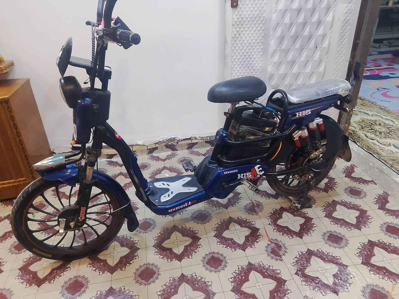 السلام عليكم
دراجه شحن نظيفه للبيع السعر 300 وبيها مجال العنوان بغداد حسينية المعامل  *********** وبي واتساب
