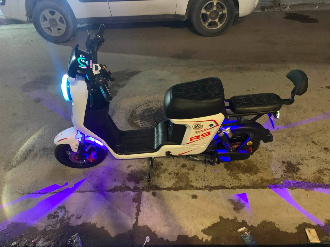 من رخصة الادمن
دراجة شحن ار تسعة R9 نضيفة كلش وجديدة حيل معتني بيها حيل بس يحتاجلها بطاريات يعني بدون بطاريات بس شلعة مرتبة وحلوة حيل والصور واضحة يحتاجلها اشياء بسيطة متكلف واذا عجبتك راسلني خاصة سعرها ٤٠٠ وبيها مجال حييل بسيط وللعلم الدراجات الكهربائية صعد سعرها مكاني بغداد الغزالية شارع المرور قرب جامع الصديق هذا رقمي ***********
