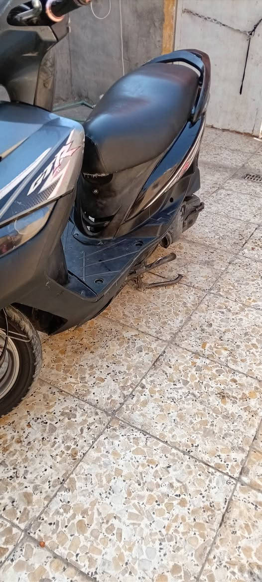 دراجه نضيفه خير من الله نكره سلف اكفلك حلال وحرام دراجه شغل وطلع بوجهك الشارع السعر 650 وبيها مجال حك الجيه *********** عنواني المدينه
