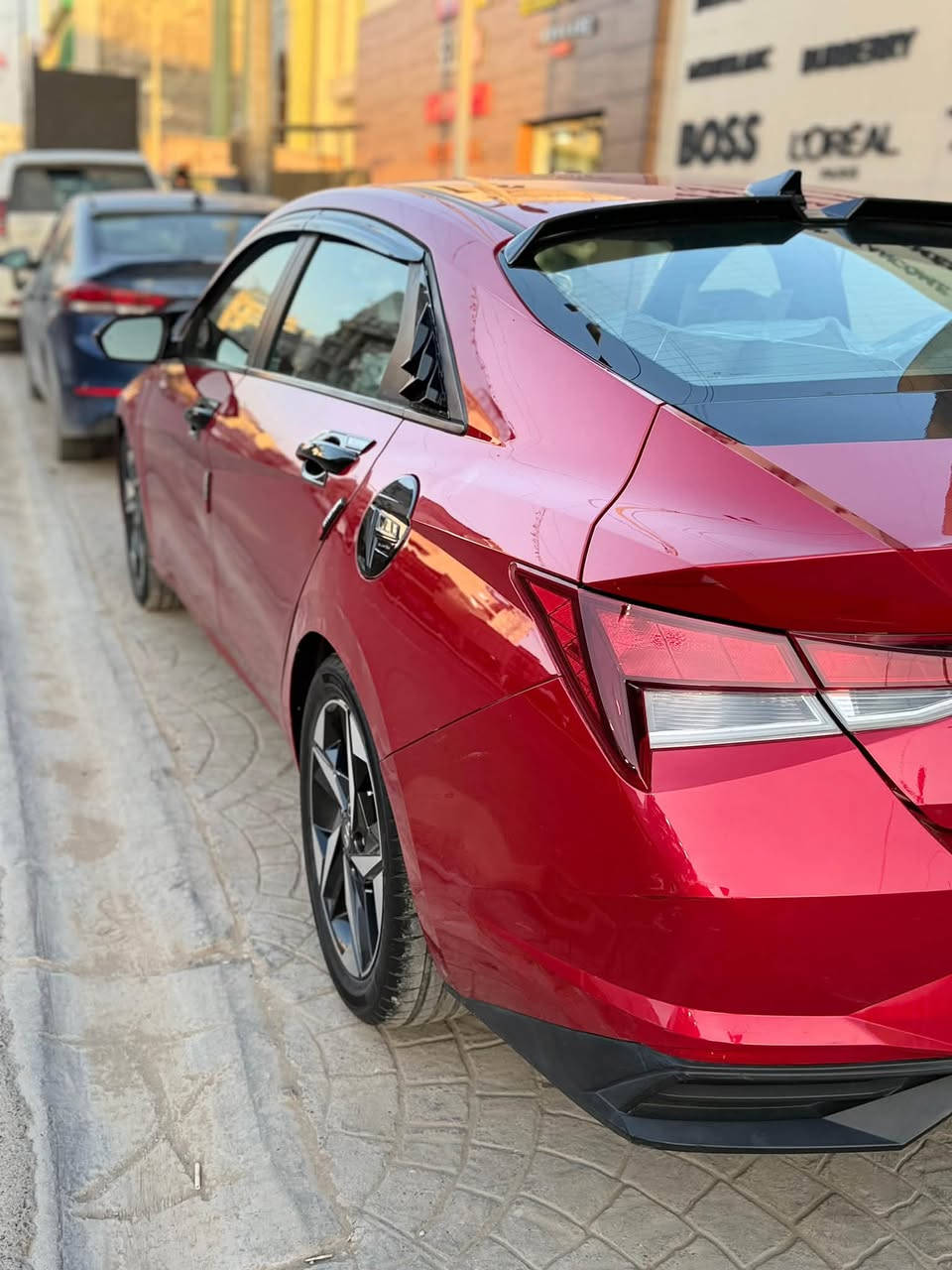 للبيع: هيونداي النترا 2021 (وارد أمريكي)
سيارة بحالة ممتازة جداً وبدون تبديل أي قطعة (ليبل واحد بالكامل).
 * الموديل: 2021
 * الفئة: نص فول
 * المواصفات: بصمة-مود درايف 3 انظمت قيادة-رادارات-تحديد مسار-نقطة عمياء 
 * حالة البودي والضرر:
   * ضرر أمريكا: حافة البنيد فقط
   * / تعديل في العراق: تعديل بارد بسيط (مقدار شبر) تحت قبق البانزين
   * تنبيه: جميع القطع أصلية ولم يتم تبديل أي قطعة بالسيارة (ليبل واحد)
 * المكان: بغداد
 * السعر: 133 ورقة ($13,300) وبيها مجال
للتواصل والاستفسار: ‏***********‏

