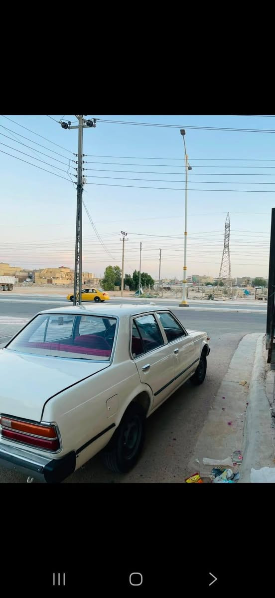 السلام عليكم
كرونه موديل ٨٠ رقم بغداد مميز اربع ارقام بسمي
مصبوغه عام. مكفوله من الضربة تخم تاير صدر جديد  دوشمه جديده. تواقصه فقط مكينه بيه تبخير
السعر ٣٥ وبيه مجال قليل
مكان السيارة كربلاء المقدسّة
***********
