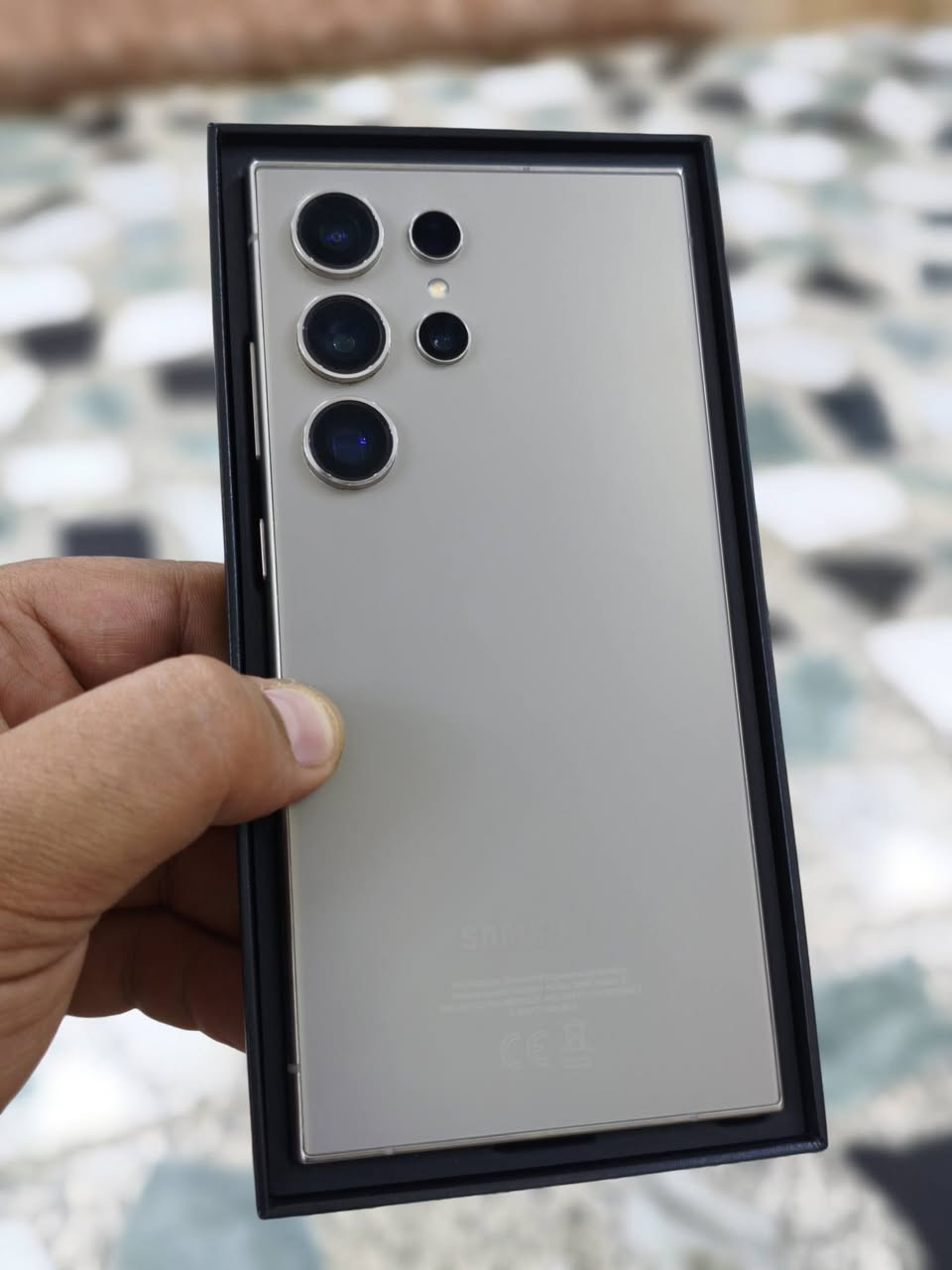 السلام عليكم
توفر s24 ultra 
ذاكرة 256 ضمان شركة الاماني الجهاز بعدة بالضمان اخوان مستخدم شهرين فقط نظيف جدا كارتونة مع الكيبل الأصلي
مع كفر يدعم الشحن اللاسلكي هدية
سعر الجهاز 950 الف قفل ما بي إي مجال 

يتوفر توصيل مجاني لكل محافظات العراق
للتواصل خاص او واتس اب ***********
