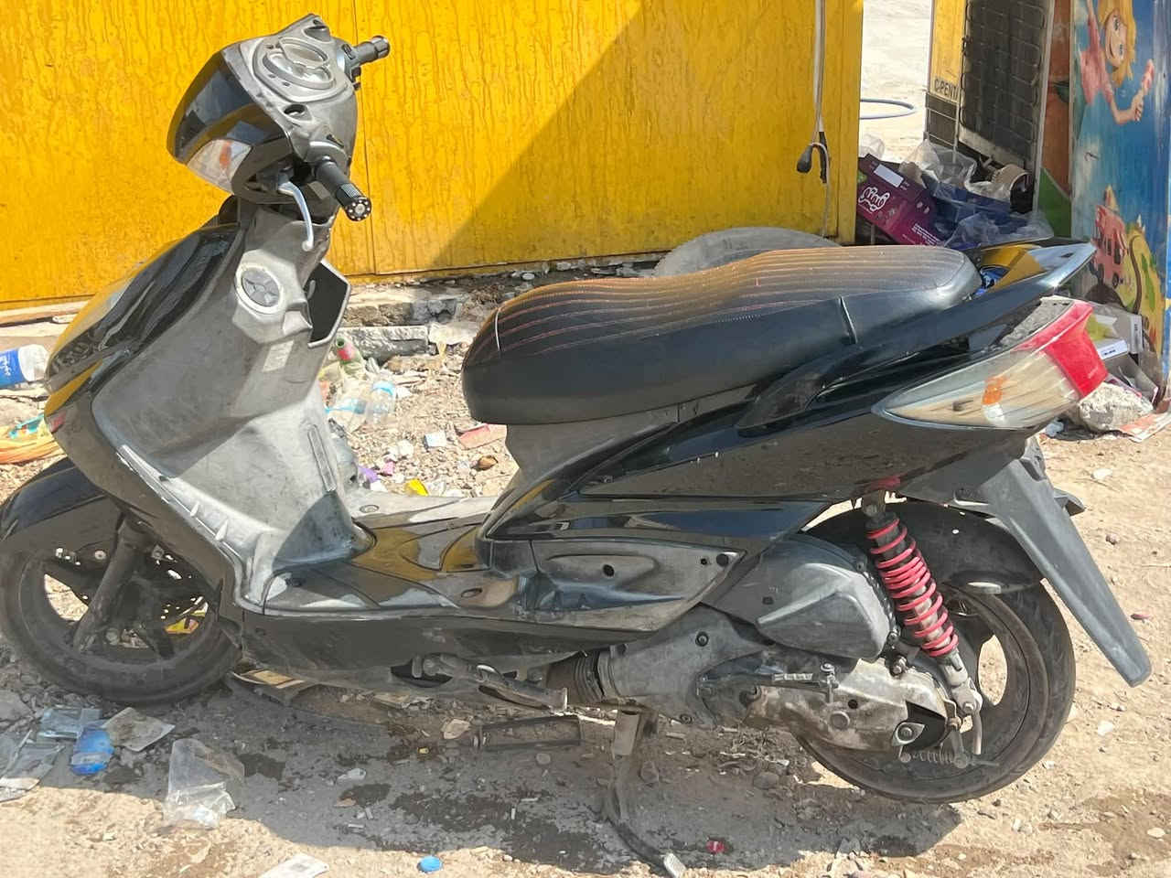 سلام عليكم شباب سكنس للبيع في بغداد دراجه تخبل الدراجه شلعه ومعدل ترج الكاع بيه كلج خلفي ونوزل مو كابريتر خطين لاستفسار اكثر على هاذ الرقم ***********
