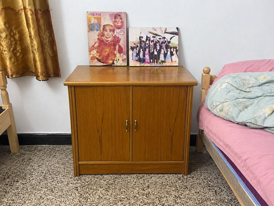السلام عليكم غرفة نوم عراقي تكمة سبع قطع جرباية نفرين كوميديات اثنين كنتور خمس أبواب وميز تواليت وجزامة 
زاوية السعر ٦٥٠ او بيهة مجال للاستفسار التواصل على الرقم***********
