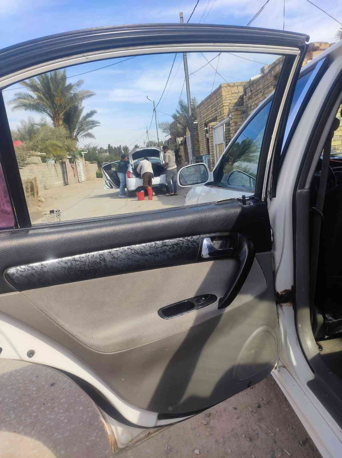 السلام عليكم
شوفر ليت ابيكا كوري بلاد موديل ٢٠٠٦ رقم بغداد انگليزي  بأسمي سنوية لغاية ٢٠٣٠
جاهزه من كل النواحي 
تدفئه وتبريد 
تحكم مري 
شاشه وحساس خلفي 
سنتر لوك اربعه باب
تخم تاير 
كهربائيات كله شغاله 
حدادية ممتازه 
السعر ٤٧ ورقة قابل للتفاوض 
مكان السياره الديوانية
للتواصل ***********
