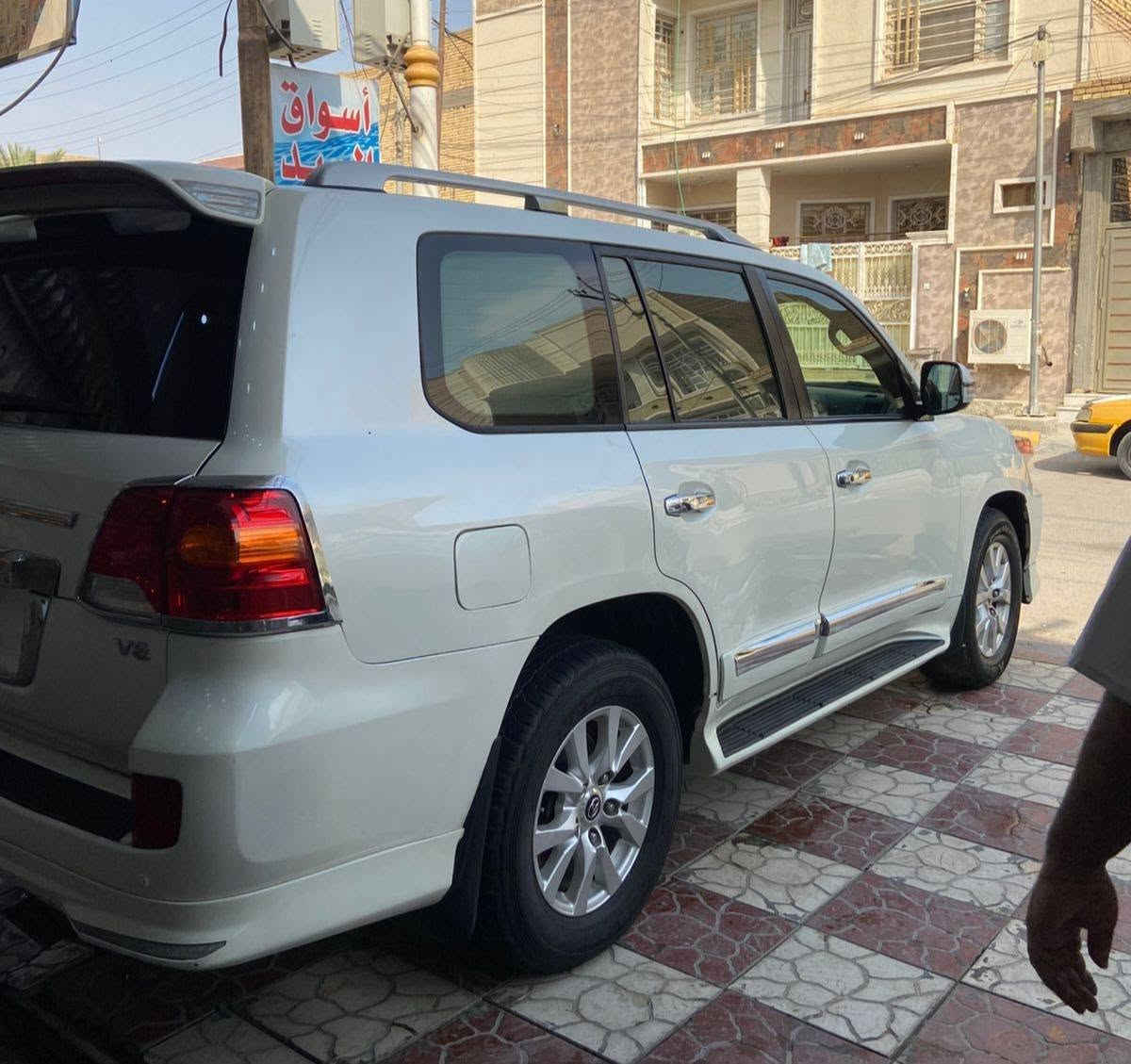 لاندكروز موديل ٢٠١٣ كامل مواصفات بدي مكفول السياره جاهزه من كل شي بأسمي شخصيآ رقم بصره تواجد السياره الناصريه الشراي يتفضل خاص او الأتصال ***********
