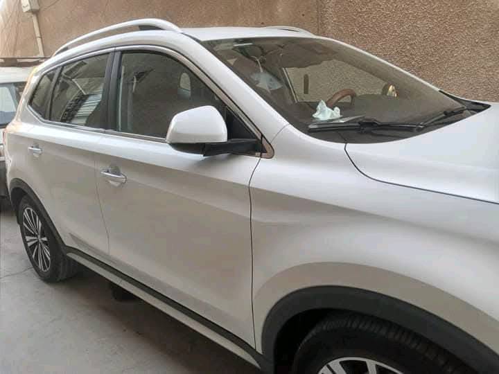 سيارة نوع MG/RX5
موديل/2021
اللون/أبيض
السيارة ماشية 69700 كم
تاريخ شرائها مباشر(صفر) من شركة MG في 2022/4/22
 لايوجد فيها اي دعمة
 يوجد فيها ضمان صيانة المتبقي منه 2 سنة من اصل 6 سنوات
  السيارة جناي وليس بياع شراي.. موظف.. فقط من البيت الى الدائرة والعكس ونضيف شرط الفحص وتتاكد اي ضربه وصبغ قوي او حادث مبيها دواخلها بلادي برغي ممبدل منها نضيفه تجي شرط الفحص وين يعجبك واي مكان يعجبك وتبريدها ثلج رقمها بغداد ما عليها اي غرامات وتحويل مباشر ما بيها اي مشكله
سعرها114 او عراقي 18 مليون 
***********
هلا، شنو الفئة/الترِم بالضبط للـ MG RX5: ستاندرد لو فل كامل، وشنو نوع المكينة والقير؟: 
مكينه وكير ضمان. محرك2000 تيربو
وين موقع السيارة هسه؟ يعني بأي محافظة/منطقة ممكن المعاينة والفحص؟: 
بغداد الاعظميه
هل بيها أي مواصفات إضافية مهمّة مثل بانوراما، شاشة، كامرة خلفية، حساسات، بصمة، أو شحن لاسلكي؟: 
كامله مواصفات
شنو وضع الإطارات والبطارية والصيانة الدورية؟ وهل أكو تبديل قطع أو صيانة جديدة سويتها مؤخرًا؟: 
بلادي كلشي ما مغير بيها
البيع مباشر لو أكو وكالة/تفويض؟ والسعر نهائي لو قابل للمساومة؟: 
مباشر البيع والسعر نهائي