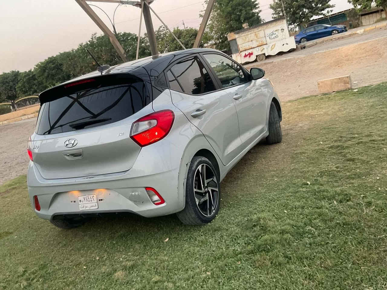🚘 هونداي i10 موديل 2023
🔥 مواصفات كاملة:

- محرك 4 سلندر 1.2

- كير اوتو وعادي 5 نمر 

- 📡 رادار امامي 

- 🎛️ تحكمات ستيرن

- 🪞 مرايات كهرباء

- 🔶 إشارات بالمرايات

- 🛣️ تحديد مسار

- 🚫 مانع انزلاق

- ⚠️ مانع تصادم

- 📱 شاشة تدعم أبل كار بلاي وأندرويد أوتو وايرلس

- 🔊 سستم صوت ممتاز جدا 

- 📷 كامرة خلفية

- 🛞 ويلات 16 رياضي

- 🎨 تو كلر سلفر وأسود

- 📏 ممشى 22 ألف كم

💰 السعر: 95 ورقة وقابل للتفاوض 

📍 سامراء

📞 ***********

🔥 سيارة نظيفة ومرتبة، ومابيه اي نقص ولا كلوب مشتغل بيه صبغ 3 قطع بدون دواخل تترقم جميع المحافظات
