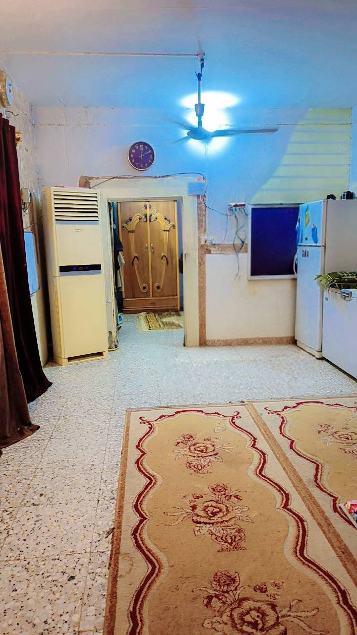 السلام عليكم 
بيت زراعي مساحة 170 متكون من غرفة وصاله وبراني ومطبخ وصحيات وممر وطارمة المكان السادة الاميال قرب مولدة سيد يعرب وقريب ع مدرسة المعراج وقريب عالولاية للبيع مستعجل وبعد وياه غراض تبقى بي مثل سبالت 2 وماطورات وسخان وتانكي مي مغسلة وبعد هيج نواعم تبقى بي ماتنشال من ضمن البيت السعر 32 وبي مجال بسيط للاتصال ***********

