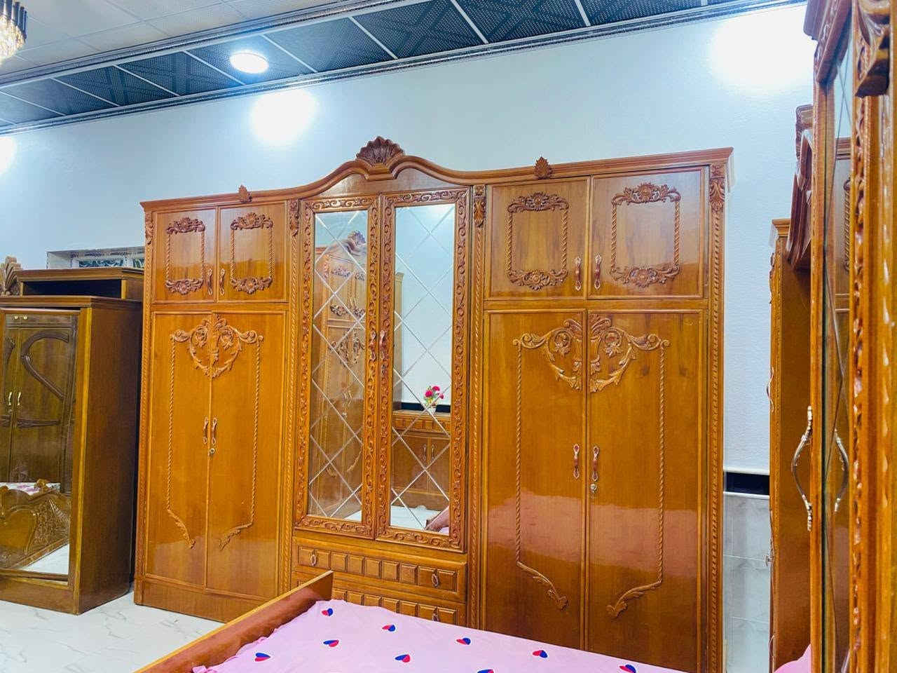 سلام عليكم يوجد غرفه نوم ملكي مستخدم شي قليل السعر مليون 750وبي مجال العنوان الرمانه الحويجه الاستفسار *********** متوفر واتساب
