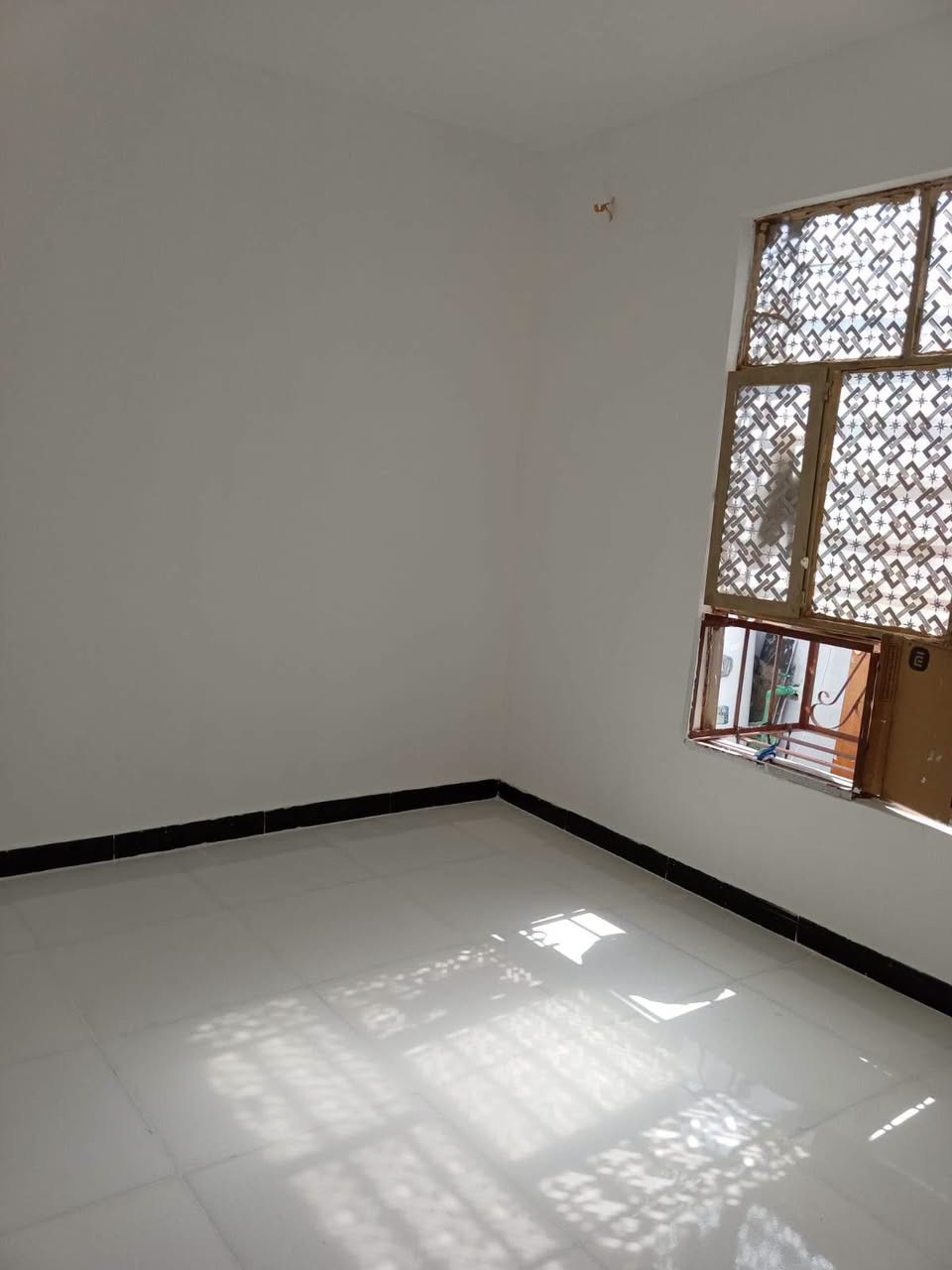 بيت للبيع مباشرمن صاحب الدار
دار للبيع مساحة 60 متر
يحتوي عل غرفه + صاله + مطبخ +طارمه + منور + صحيات
كذالك يحتوي عل خط وطني + مولد + تانكي + سخان + ماطور

مشمول بقرار الطابو

العنوان النجف الاشرف شارع المطار القديم خلف الأمير للتسوق المنزلي قرب سياج المطار

السعر (11) مليون قفل
@الجميع
