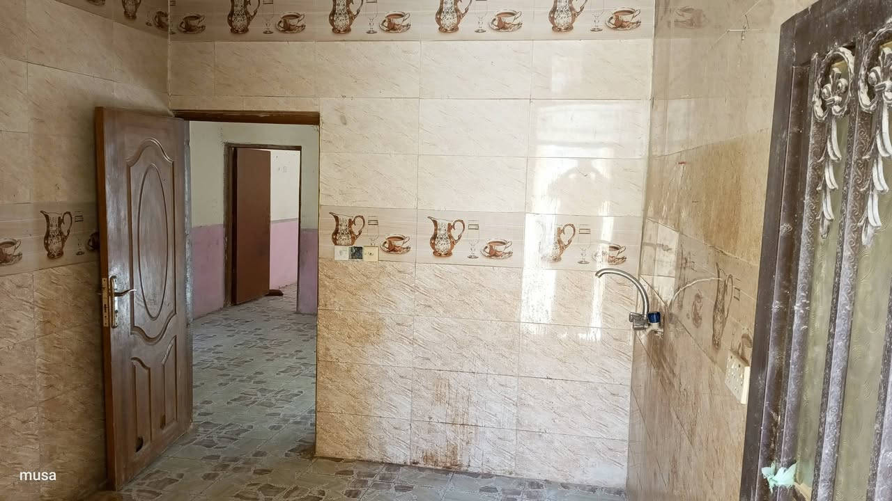 دار للبيع 100 م فارغ استلام مباشر بيت نظيف عالي عن الشارع غرفه وصاله ومطبخ واستقبال
اساس طابوق  بناء بلوك درجه اولا سقف عگاده العنوان براكيه شارع المعمل  خلف مدرسة الشهيد علي الرماحي يبعد عن المدرسه 200 متر سند 25 السعر 24 قفل بيع نقدا فقط للاستفسار اتصل  📲 ***********
