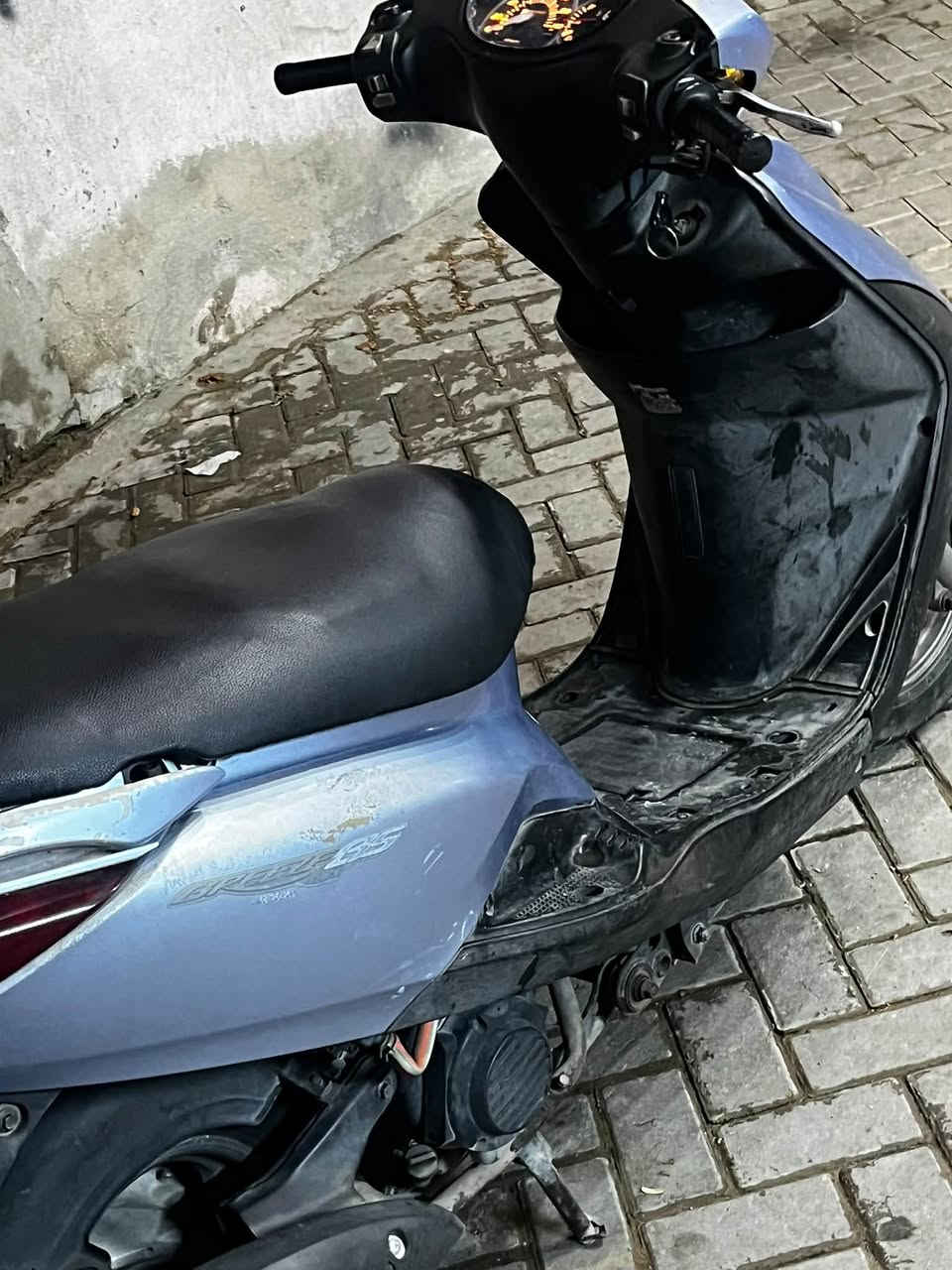 سلام عليكم شباب دراجه بريز لايت فوك كابريتر دراجه بلاديه كلشي بلادي كابريتر وكفرات كلشي بلادي تجي وتفحص مكينه مامفتوحه كهربائيات كله شغاله الله شاهد الدراجه خير من الله بس محتاج فلوس ربع متصرف عليهه عنواني بغداد جميله شارع الركن الأبيض واتساب ***********. السعر 750 وبيها مجال قليل
