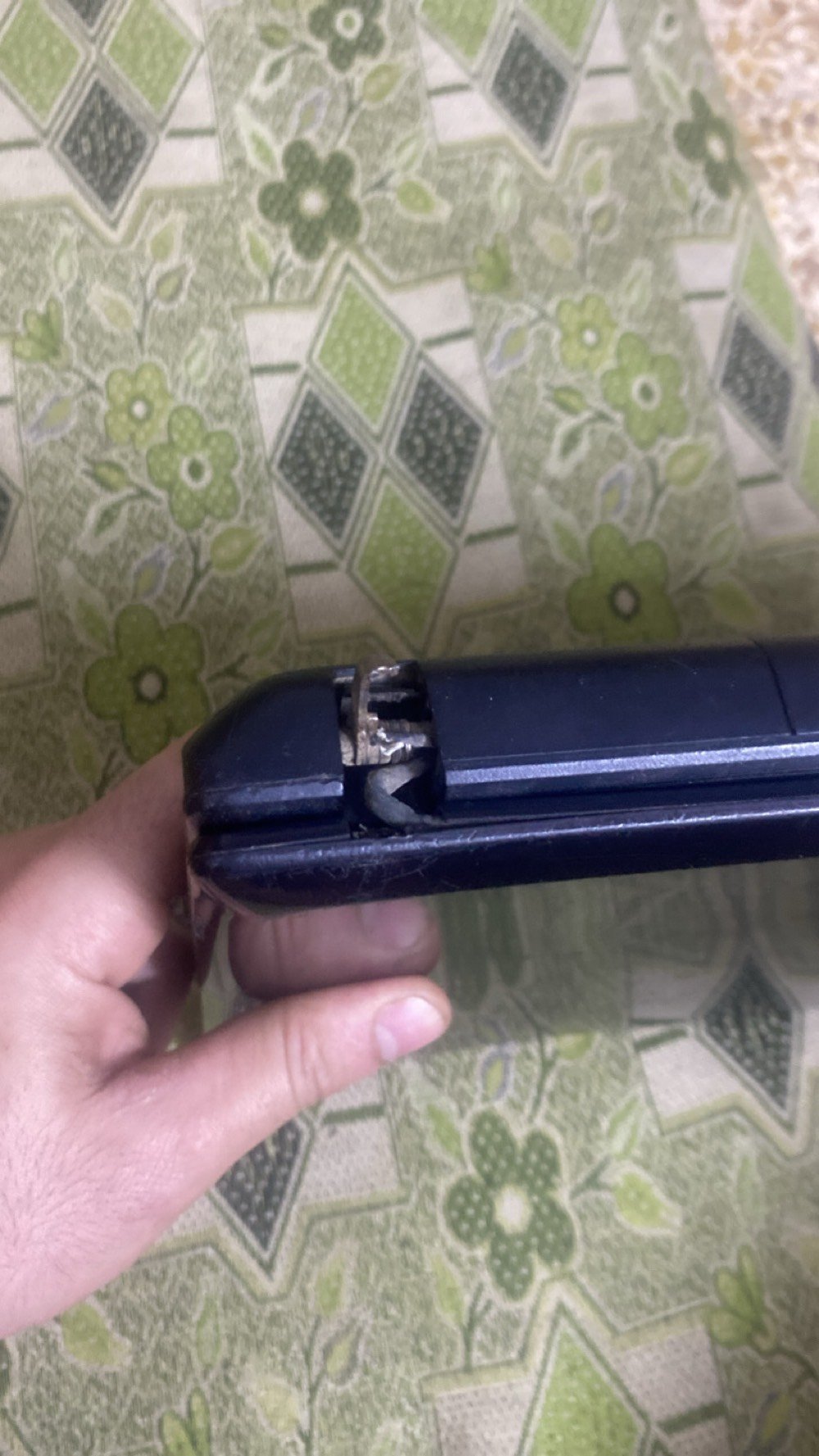 لابتوب لينوفو مواصفات موضحه في الصوره يصلح للدراسه وا للعب بيه كسر بل قلاب+DVD مابيه  سعر ١٠٠ الف وبيه مجال حك الجيه  العنوان حي سومر ***********