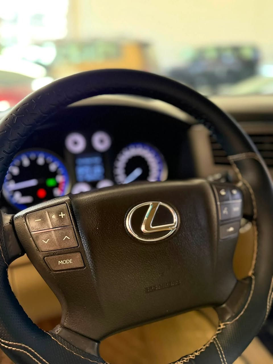 سلام عليكم  للبيع لكزز سعر مناسب 👌🏻V8 5700.موديل 2011  كير مكينه كفاله دواخله كلش حلوه
. الموصفات
لكزز بريم اصل فول الفول 

5 بصمات. 

جنطه كهرباء

/5700/8سلندر

مري شفط برمونت 

مري قلابه 

سستم كامل صوت 

جميع الكشنات كهرباء 

تشغيل بعد 

زنون ممتحرك. 

لد امامي 

ستيرن ذاكره 

كشن ذاكره 

جميع الكشنات كهرباء 

كشنات تدفئه تبريد 

جكات تصعد وتنزل 

سلايت 

تحكم ستيرن 

ثلاجه 

وباقاي الموصفات المعروفه لسياره 

السعر 295$ وبيها مجال

مكان السياره بغداد البياع 

*********** واتساب او اتصال 
غير متواجد ع الفيس
