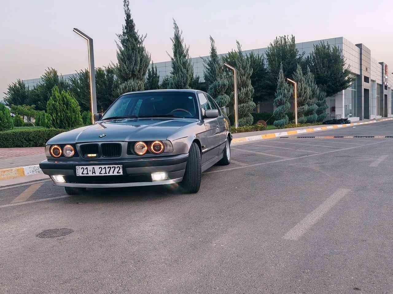 سلام عليكم
بي ام للبيع 
525 كبس 
كير اوتماتيك 
السياره فول فقط ما بي سلايت
4 جامات كهربائي 
 سيارة سنوية رقم جديدة
بسمي شرط تحويل وكالة
4 تايرات جديد 
تبريد ويا سلف سلج
كشنات جلد 
قفل مركزي بجم عريض 
كهربايات كله شغال 
العنوان سليمانية
السعر 54
رقم ***********
***********
