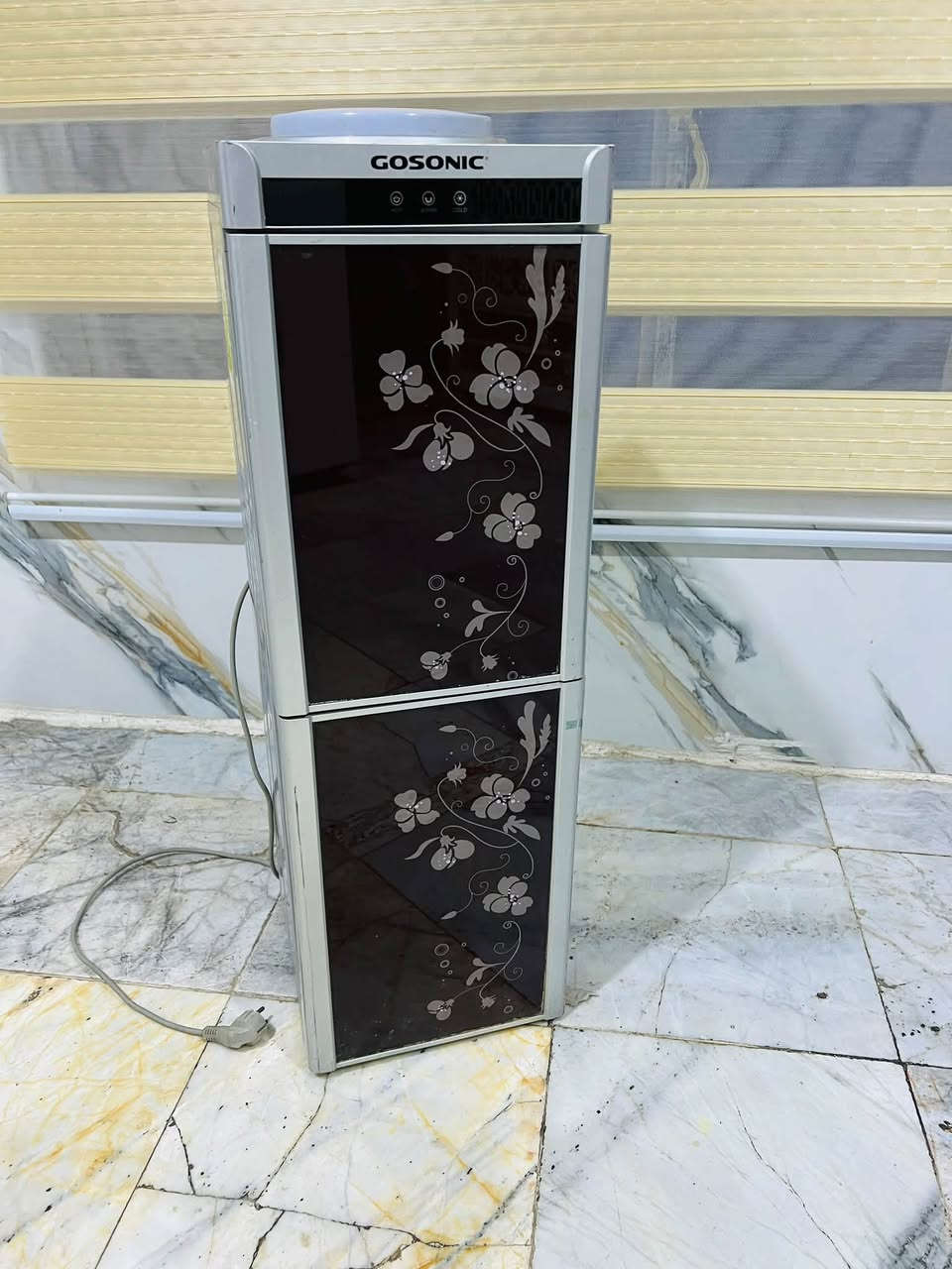 براد لبيع(الحار  شغل بس البارد واكف )ما اعرف شنو بي 35ابيع ***********
