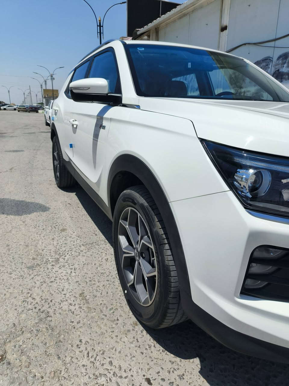 🚗 للبيع: سانغ يونغ كوراندو 2025
📍 مكان السيارة: بابل – الإسكندرية

📞 للتواصل: ***********

💰 السعر:  180$

📊 المسافة المقطوعة: 500 كم (زيرو)

🛠️ المحرك: 4 سلندر – 1500cc توربو

⚠️ حالة السيارة:

• كفالة عامة بدون أضرار ✅

• السيارة بوضع الوكالة ✅ 

.  السيارة حرة مامحجوزة لأي مصرف احول ثاني يوم 

📌 تفاصيل إضافية:

• السيارة جديدة بدون رقم (فحص مؤقت)

• تترقم في جميع المحافظات عدا الإقليم

• لون السيارة: أبيض
