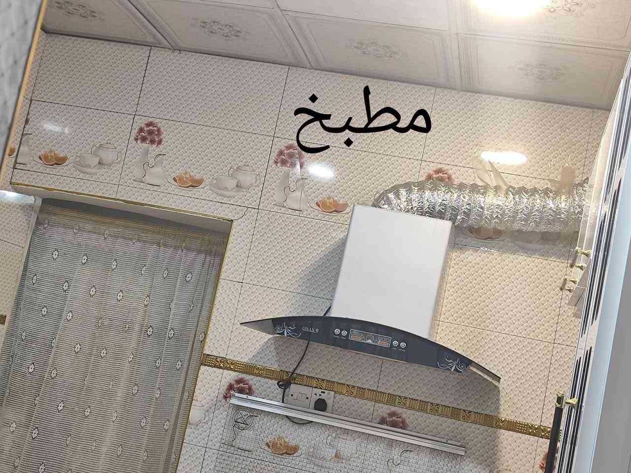 السلام عليكم 
اخوان دار سكني زراعي مساحة 250 متر يحتوي البيت على غرفه نوم 5×5 وصاله واسقبال 5×5 ومطبخ  وحديقه جبيره ملاحظه يوجة مساحة غرفه غير مبنيه العنوان واجهة شارع ابو زديره من جهة حي لنور قرب القاعة الرياضيه  لشارع مرتب رابط بلشارع العام للاستفسار الاتصال على الرقم 
***********
