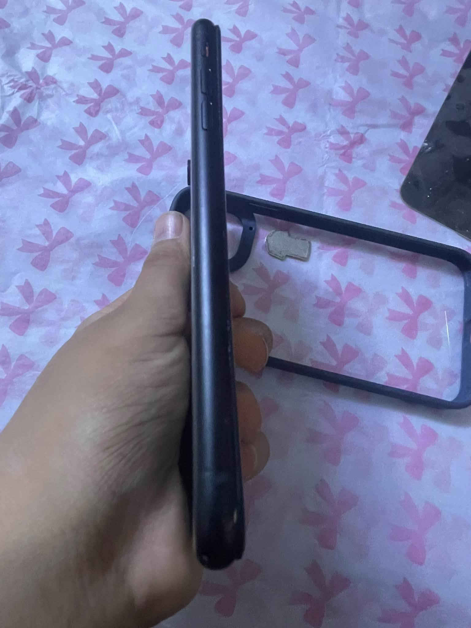ايفون XR ٦٤ • بطارية ٨١٪ • بصمه معطلة