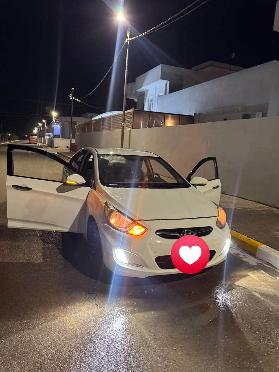 أكسنت 
موديل ٢٠١٥
ضررها ربع بنيد وجاملغ بدون دواخل 
سنويه ساقطه  رقم نجف تبريد شغال سياره ما ناقصها برغي  مداور ثاني يوم عنوان نجف
واتساب ***********
رقم ***********
