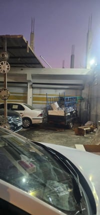 محلات للبيع على شارع العام طريق الحمزه قرب مطعم بغداد تقيه الثالثه لاس...