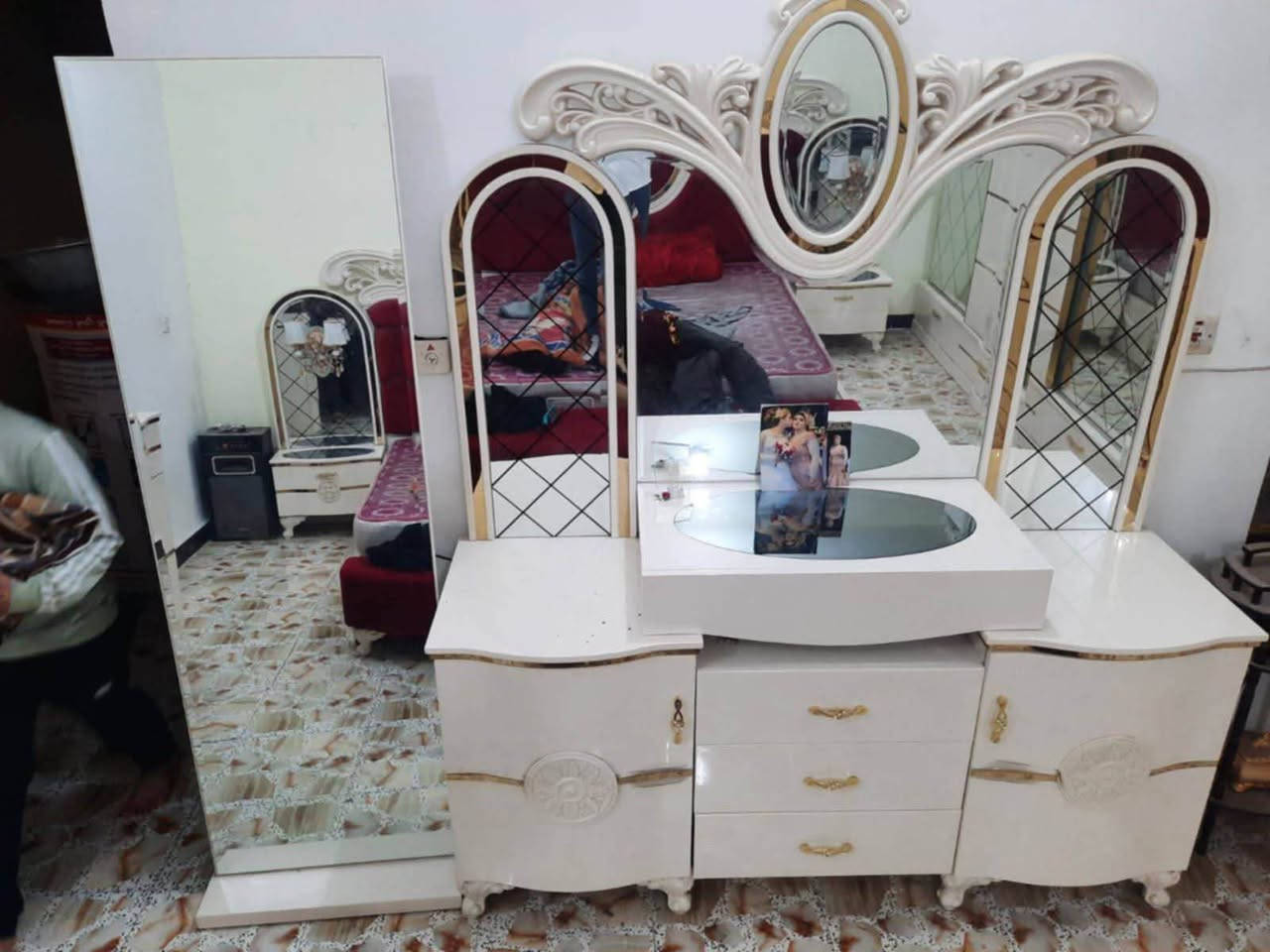 غرفة نوم للبيع ب ٧٥٠ للاستفسار ***********
