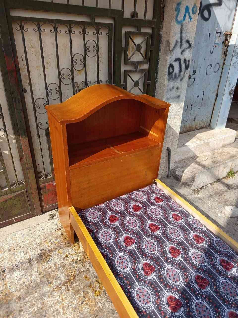 تخت ابو النفر شرط النظافه شغل ثقيل حيل
سعرها ٥٥ الف
رفاعي يم طرشي الشفاء ***********
