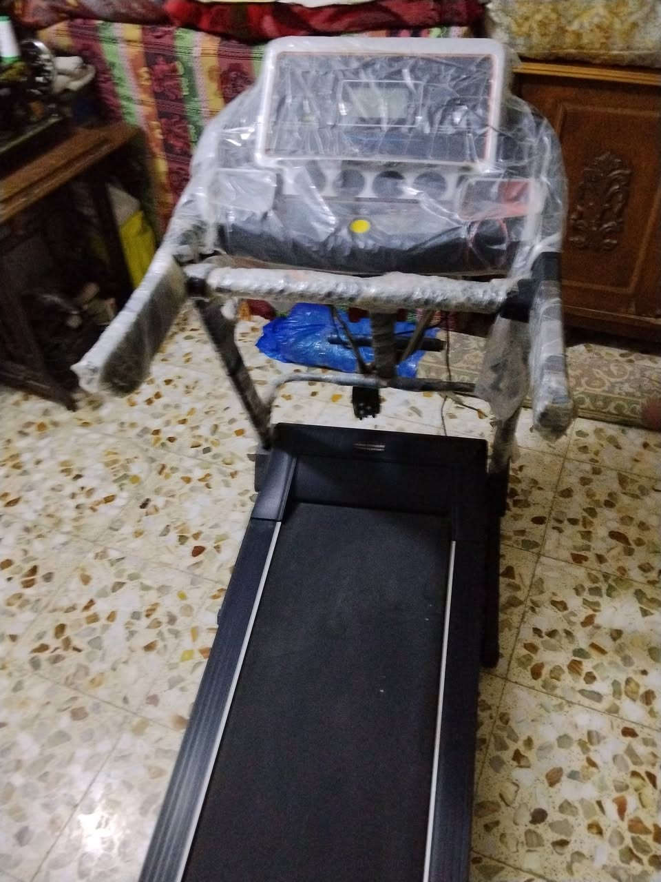 سلام عليكم 
ألة جري وياها ادواتها كامله مكمله
 استخدام قليل كلش نظيفه ١٠٠٪ تتحمل وزن لحد ٢٠٠ كيلو 
اعرضها للبيع بسعر 550 الف وبيها مجال 
للشراء تواصل عبر الخاص او الاتصال على متوفر واتساب هم
***********
