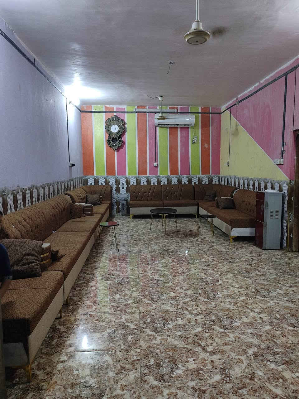 السلام عليكم بيت حي الزهراء ماشوشه قرب مدرسة المئاثر غرفتين وصاله مطبخ واستقبال واجهيته 11 الاستفسار /***********/***********
