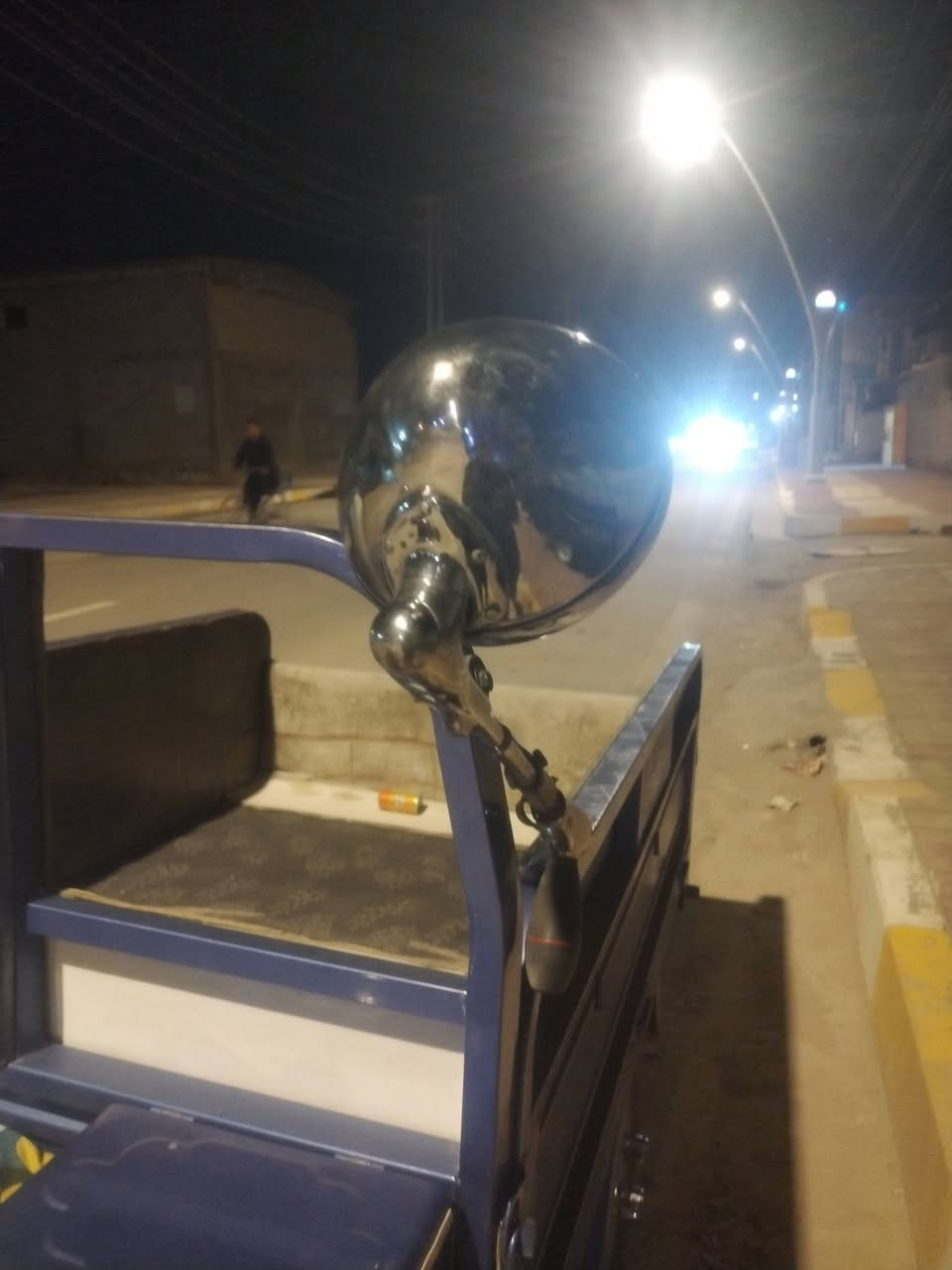سلام عليكم  شباب فانوس للبيع سعر 150 بيه مجال اشري اي اخبرني ***********    ناصري سوق الشيوخ
