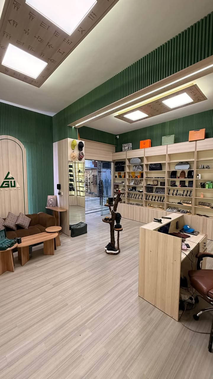 السلام عليكم 🌹
المحل كامل للبيع
والسبب هو الانتقال إلى موقع آخر.

المحل متكامل من جميع النواحي، والبيع يكون بشكل كامل مع الإخلاء.

🔹 متوفر أيضاً خيار شراء الفاترينات فقط.
🔹 الفاترينات مصنوعة من MDF كواليتي عالي جداً.
🔹 الإضاءة داخل جميع الفاترينات بروفايل LED وليست إضاءة عادية.
🔹 التشطيب والتنفيذ بمستوى عالي ومناسب لمحل إكسسوارات أو أي نشاط تجاري مشابه.

البيع بشكل كامل أو الفاترينات فقط حسب الاتفاق.

📞 للاستفسار والتواصل:
***********
***********

