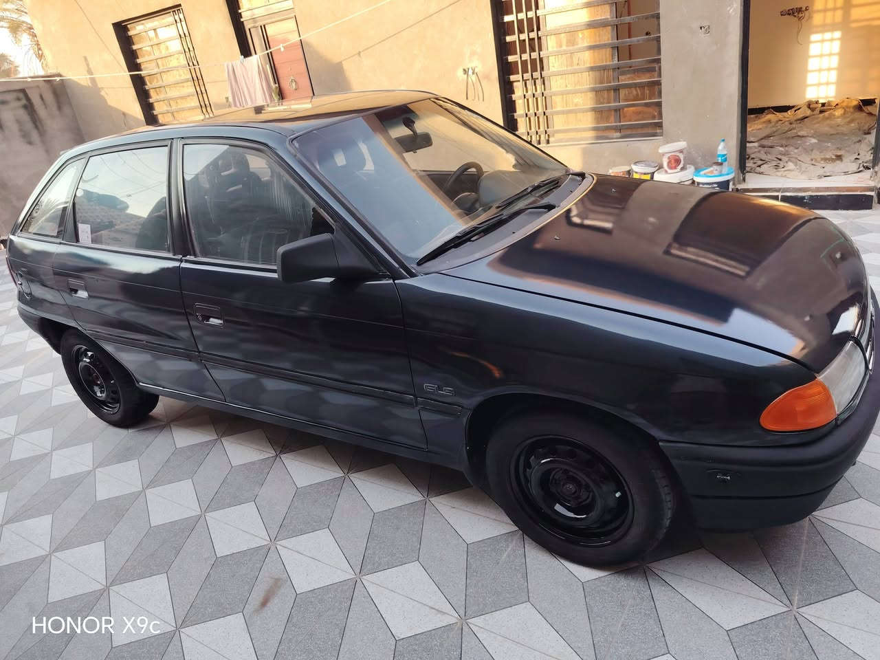 اوبل استره موديل 92 باسمي  مصبوغه أثر جراد مكفوله من ضربه والتبديل كهربائيات عل شركه حداديه وكير ومكينه  شرط للاستفسار ***********  السعر 42 بيه مجال العنوان ديوانيه
