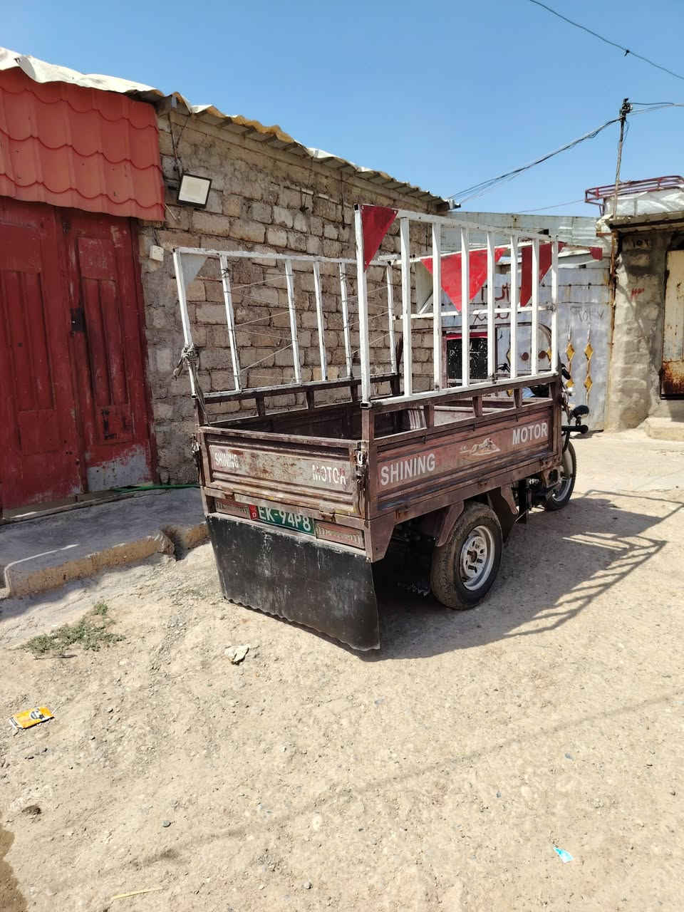 للبيع ستوتات موديل ١٦ منفيس موجود مايعوزها بس باتري وايرمنيه شقاله شاصي شرط سعر مليون وميتين تصال على الرقم *********** او ***********
