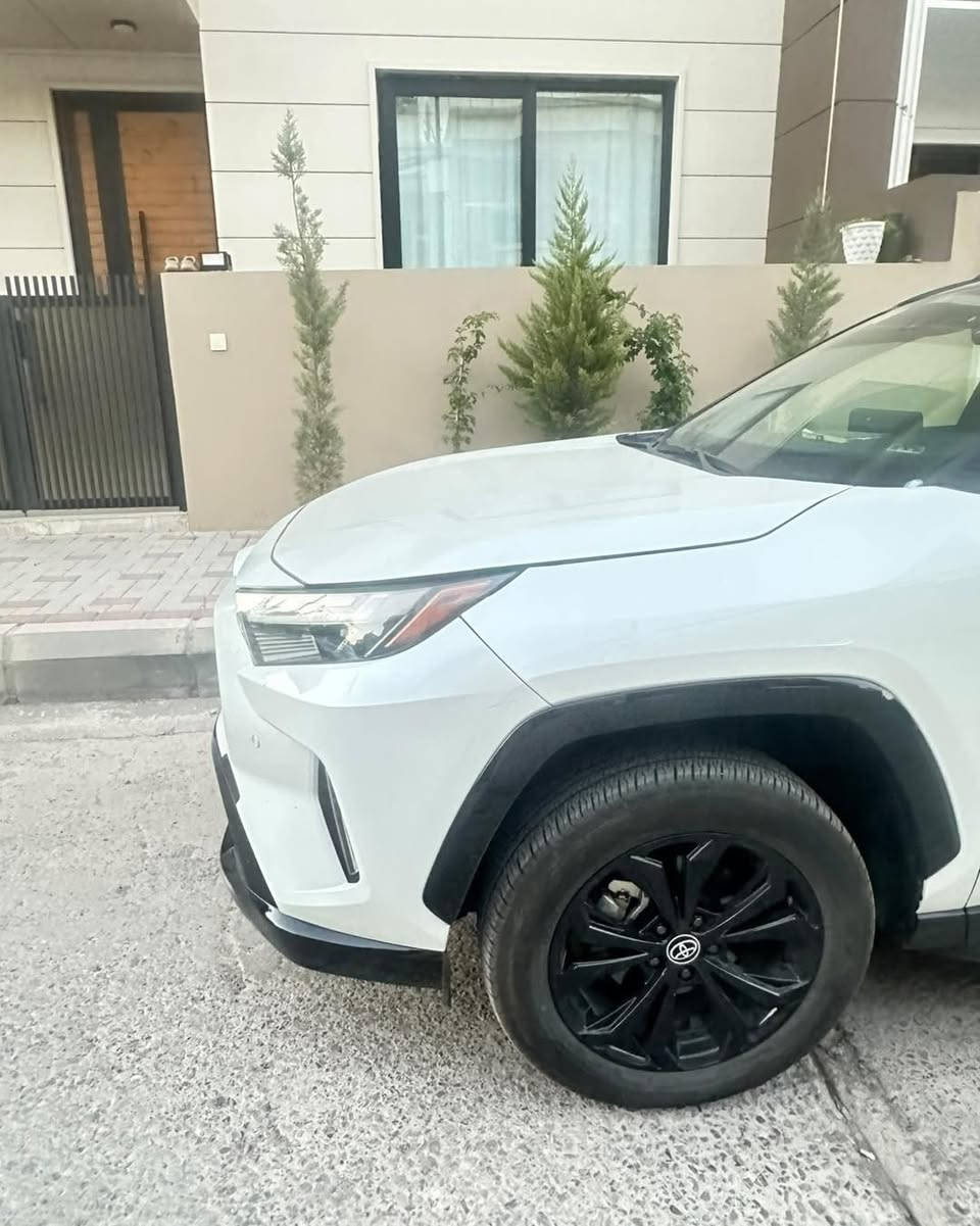 راف فور هايبرد xse(فول مواصفات) للبيع او مراوس مع كورلا 2025 حصراً ماشيه قليل 
موديل ٢٠٢5
لون ابيض صدفي تو كلر 
السعر 265
ايرباك دركه والجوا 
ماشية 26 الف (كيلو) قابل للزيادة
المواصفات
رادارات امامي وخلفي
بانوراما
نظام صوت JBL
٥ كاميرات(تصوير السيارة ٣٦٠درجة)
تشغيل عن بعد
ترحيب
دخول ذكي
شاشة كبيرة
كشنات جلد
الجنطة الخلفية كهرباء(تفتح بالقدم)
تدفئة وتبريد بالكشنات
تدفئة ستيرن
كاميره بالمرايه الخلفية
كشافات امامية
وهواي مواصفات بعد
المكان
بغداد/ الوزريه 
رقم صاحب السياره 
 *********** متوفر واتس اب
