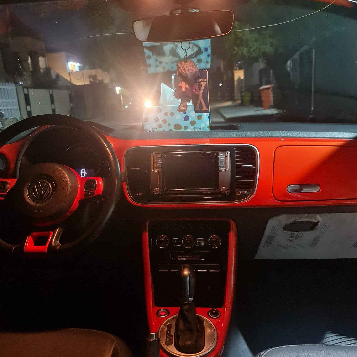 فولكسفاكن  بيتل2019 SE 2.0tsi
للبيع مستعجل، السيارة حادثها جاملغ خلفي ماشيه 73 كيلو، بالعراق صارت بيها طخات بالدعاميات الامامية والخلفية واكو ملاحظات الي يحب يعدل عليها اني ما سويتها لان اريد ابيع والجامة السلايد مفطورة لان وكعت عليها حصوة 
السيارة بضمانتي كير ومحرك وتبريد، السيارة بانورما، شاشة كبيرة، تدفئة كشنات، هيتر بلمري، هيتر جامة خلفية، نقاط عمياء، رادار خلفي توقف ذاتي، سستم صوت عالي، مع باقي مواصفاتها المعروفة والي يجي يشوفها غير عن الصور، 
سعر السيارة 110$ بي مجال رقم بغداد مشروع وطني، مكان السيارة بغداد - الاعظمية
***********
