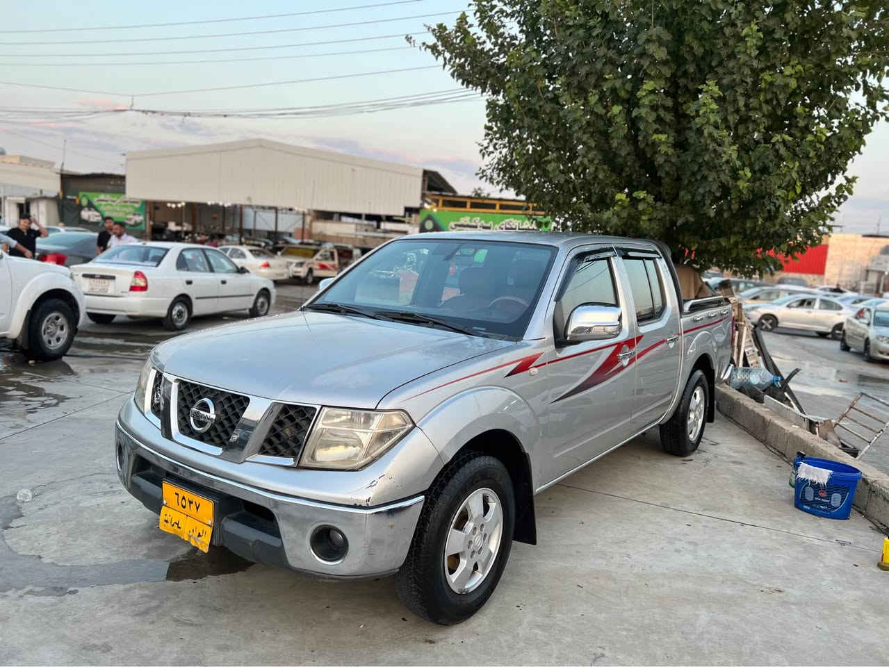 ناناڤارا ٢٠٠٩ سەیارەکە پارچەو پەلەیکی بۆیاخە بێناوگرتن زۆر جوانە سەنەوی بەسەر چوە زۆر جوانو بێ کێشەیە.

***********
*********** السليمانية, العراق
