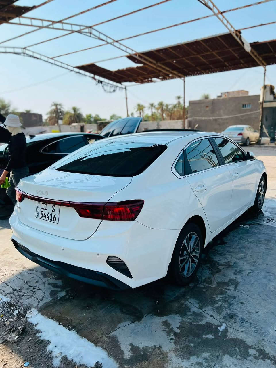 سلام عليكم للبيع كيا سيراتو ٢٠٢٢كفاله من صبغ ولبارد شخط بسيط بل جاملغ سياره ماشيه ٩٣الف حقيقي جاهزه من كلشي رقم بغداد جديد مفروشه ارضيه وكشنات تخم تاير جديد مكينه ١٦٠٠كفاله مكينه وكير وحداديه وتبريد  موصفات فتحه سلايت لد امامي مريات شفط ويل كب حساس خلفي داخل لونين مكانه سماوه ***********
