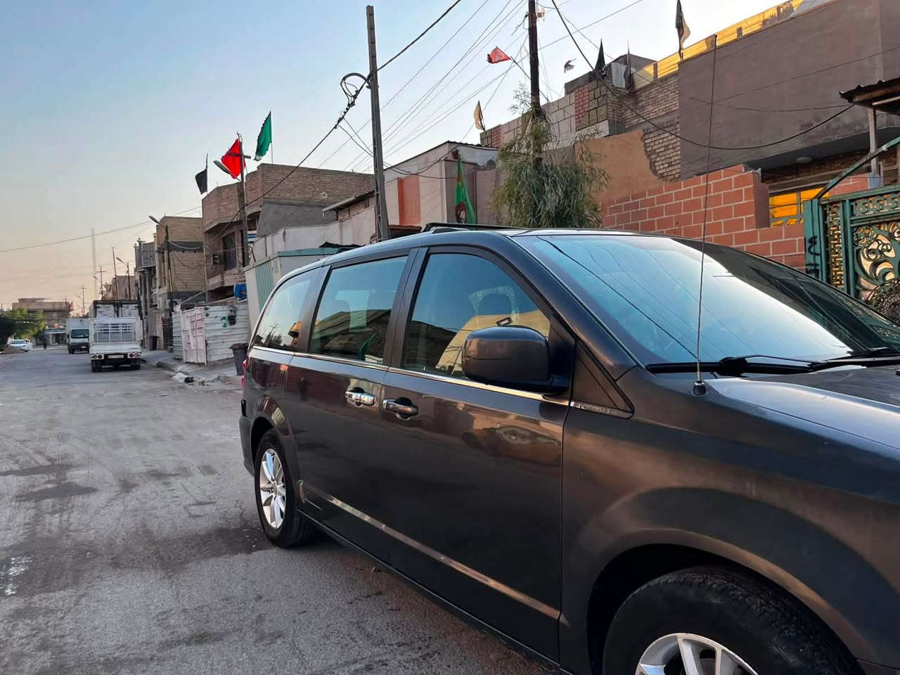 السلام عليكم 
للبيع دوج كرفان ٢٠١٩
1 مواصفات السيارة SXT
2 تشغيل عن بعد 
٣ بيبان كهربائية + صندوق كهربائي 
٤ تبريد ثلاث قطع منفصل 
٥ شاشة ذكية التحكم 
٦ السيارة ماشية 79mi 
موقع السيارة 
بغداد البلديات 
التواصل ***********
السعر 180 و بيها مجال
