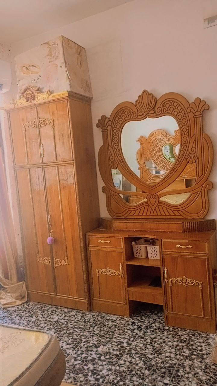 غرفة النوم خشب قوي بيه ضرر قليل اليحب *********** تصل او مراسله على الخاص ادزلك صور الضرر سعر جوه السوك تجي تشوفه بعينك تعجبك بل عافيه متعجبك براحتك مكاني بغداد مدينة الصدر

