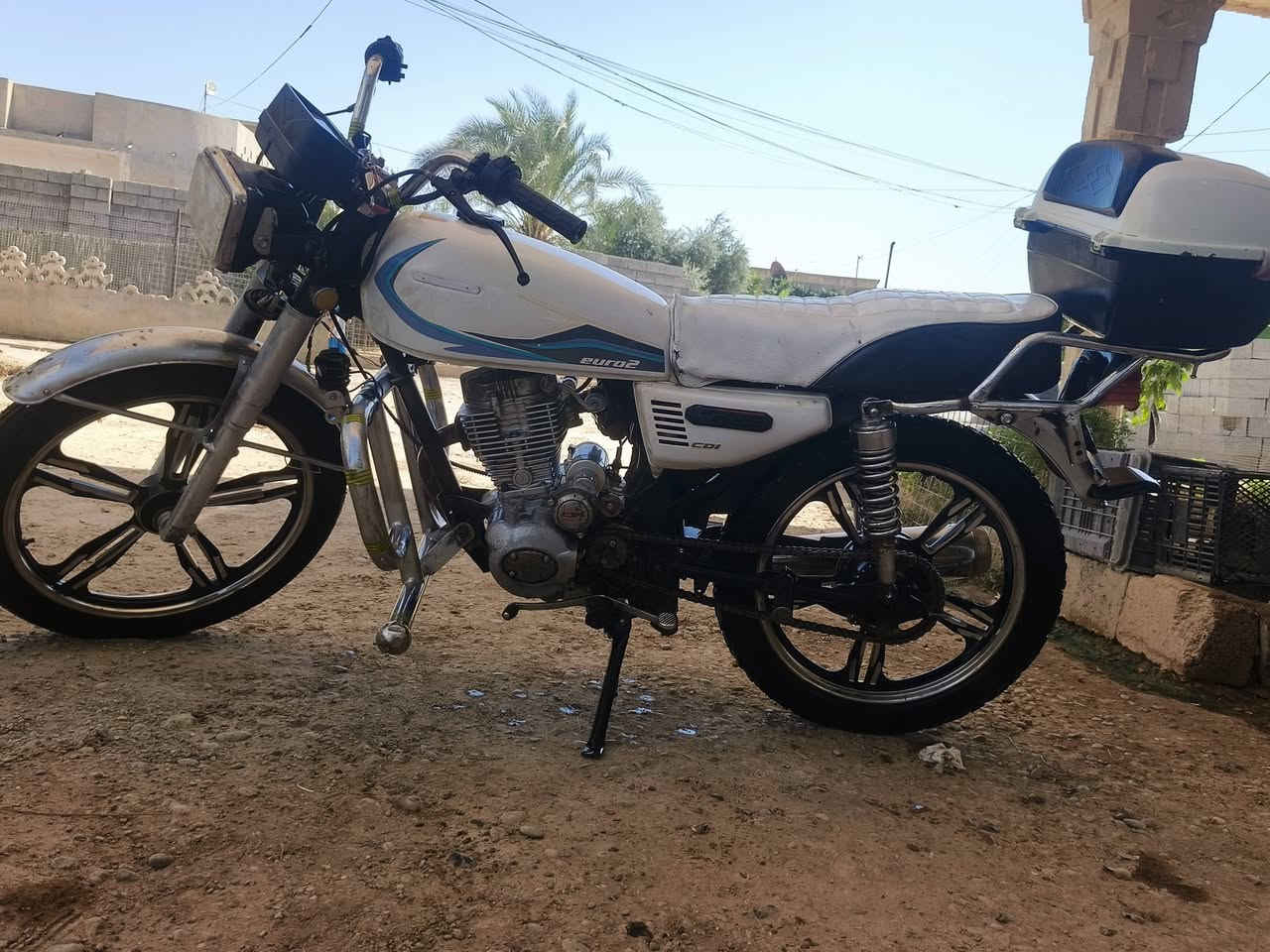 السلام عليكم 

ماطور شغال كامل بس يعوزو سايق 
موديل 19 السعر 300وبي مجال 
***********
